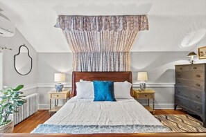 4 slaapkamers, een bureau, een strijkplank/strijkijzer, gratis wifi