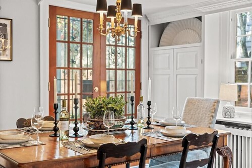 The Piedmont - Private Courtyard + Walkable Old Town