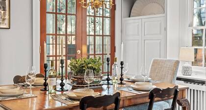 The Piedmont - Private Courtyard + Walkable Old Town
