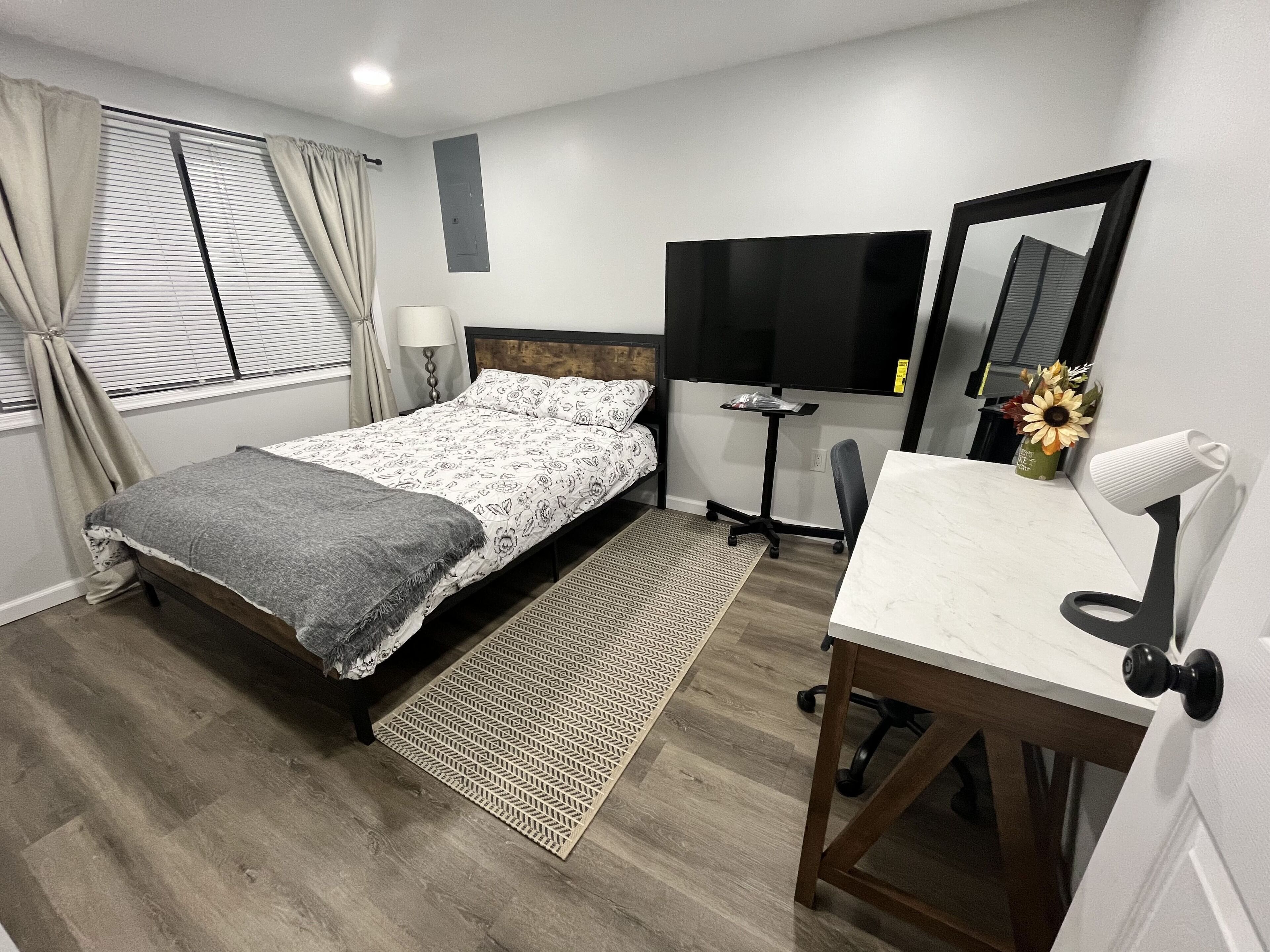 Newly Renovated Master Bedroom w/Private Bath. Access to Kitchen & Washer/Dryer.