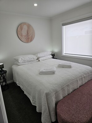 2 bedrooms, iron/ironing board, WiFi, bed sheets