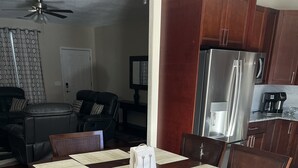 Dining - Cozy Stay near UCHealth and Anschutz Hospitals  (Aurora)