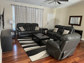 Smart TV - Cozy Stay near UCHealth and Anschutz Hospitals (Aurora)