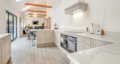 4 bedroom accommodation in Burgh Castle