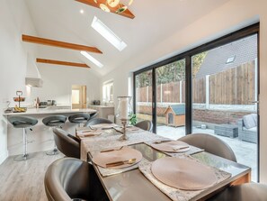 Dining - 4 bedroom accommodation in Burgh Castle (Burgh Castle)