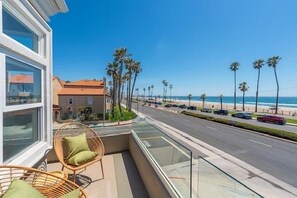 Property grounds - Huntington Beach Oceanview Oasis 
Beach Front & Pier View  6 Bedroom 4.5 Baths  (Huntington Beach)