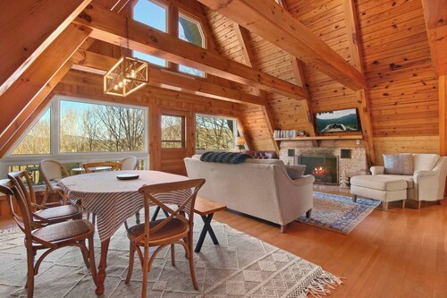 'The stAy Frame' Cozy Cabin close to downtown WJ