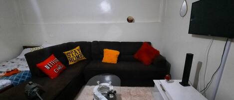 1 bedroom, bed sheets