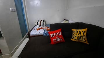 1 bedroom, bed sheets