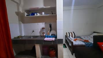 1 bedroom, bed sheets