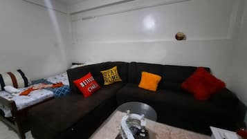 1 bedroom, bed sheets