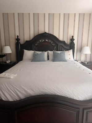 5 habitaciones, tabla de planchar con plancha, wifi y ropa de cama