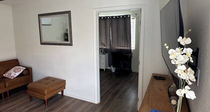 Perfect one bedroom one bath Casita in Central Yuma, has everything you need.