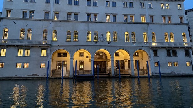 A large, historic building with multiple arched windows and a symmetrical facade. - 2 bedroom apartment in venice (Venezia)