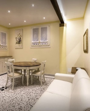 Interior - 2 bedroom apartment in venice (Venezia)