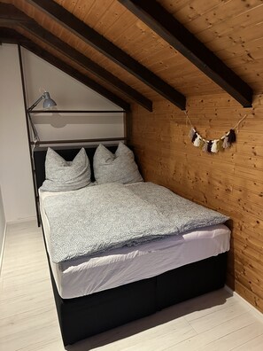 4 bedrooms, WiFi, bed sheets