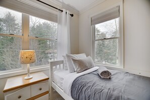 4 camere, una scrivania, ferro/asse da stiro, Wi-Fi gratuito