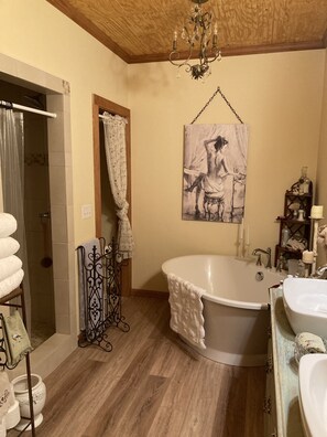 Shower, hair dryer, towels, soap -  World Class Fishing, and Mountain Views in the beautiful Madison River Valley. (Ennis)