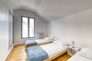 4 bedrooms, soundproofing, iron/ironing board, free WiFi - Maison Jules- 10 Personnes- 12 min Disneyland- 30 min Paris - Terrasse et Jardin (Esbly)