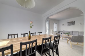 Dining - Maison Jules- 10 Personnes- 12 min Disneyland- 30 min Paris - Terrasse et Jardin (Esbly)
