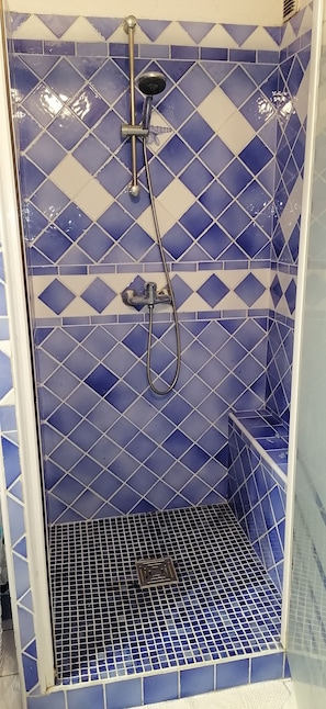 Haartrockner, Toilettenpapier