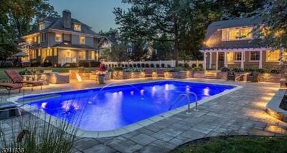 Cozy Designer Cottage with Saltwater Pool