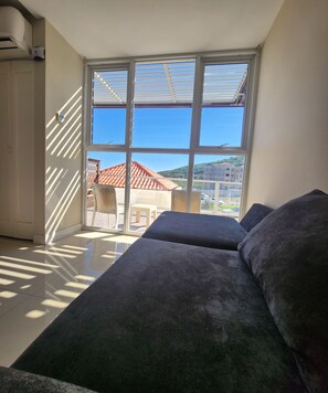 Comfort Condo, 1 King Bed with Sofa bed | 1 bedroom, free WiFi - Island GetAway Condo Portmore Jamaica (Portmore)