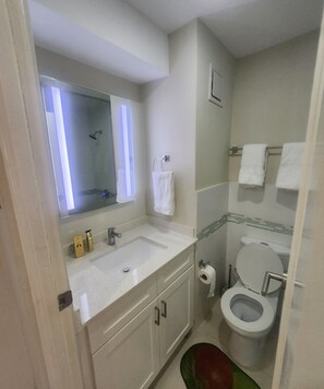 Comfort Condo, 1 King Bed with Sofa bed | Bathroom - Island GetAway Condo Portmore Jamaica (Portmore)