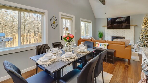 Dining - Pocono House ,Game ,Grill ,Fire pit ,Pet friendly (Long Pond)