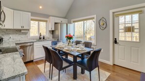 Private kitchen - Pocono House ,Game ,Grill ,Fire pit ,Pet friendly (Long Pond)