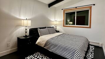 1 bedroom, desk, travel crib, free WiFi