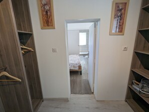3 bedrooms, iron/ironing board, free WiFi