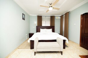 Egyptian cotton sheets, premium bedding, down comforters - De Chateau Paradise (Accra)
