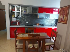 Panoramic-Apartment | Eigene Küche | Großer Kühlschrank, Mikrowelle, Ofen, Wasserkocher