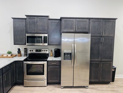 Brand New Everything Pond 65' Tv Spacious One Level 