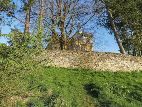 A cosy one-bedroom first floor apartment on Rodborough Common.