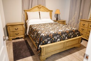 3 quartos, ferros/tábuas de passar roupa, Wi-Fi, roupa de cama