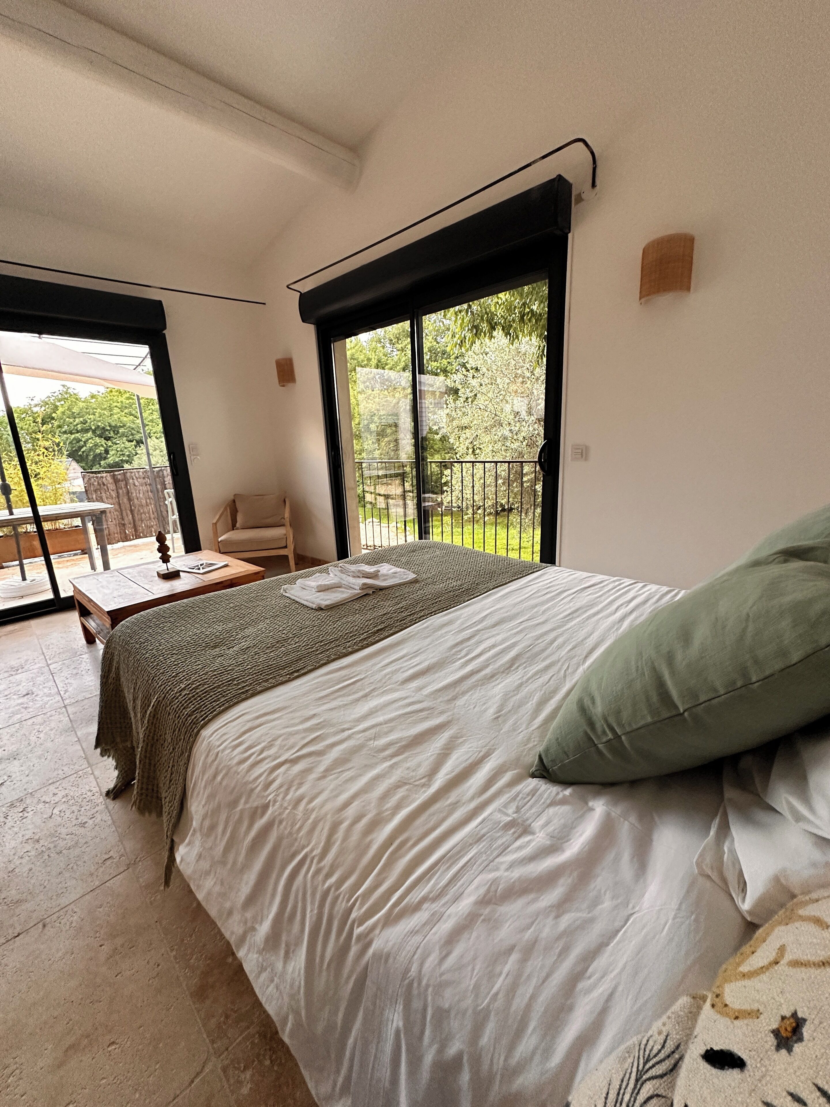 2 slaapkamers, een strijkplank/strijkijzer, gratis wifi, beddengoed