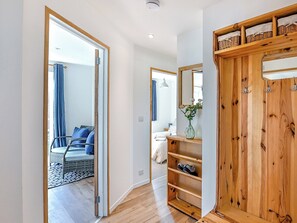 2 bedrooms, free WiFi, bed sheets - 2 bedroom accommodation in Sidlesham, near Chichester (Sidlesham, near Chichester)