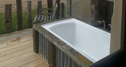 Remodeled Rural farm hut in Central Southland - 40 mins from Invercargill