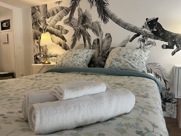 1 slaapkamer, een strijkplank/strijkijzer, gratis wifi, beddengoed