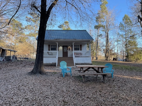 Exterior. Retro Retreat at Lake of the Pines