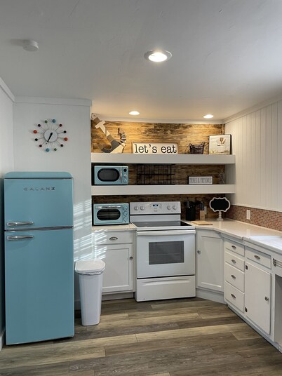 Retro Retreat at Lake of the Pines