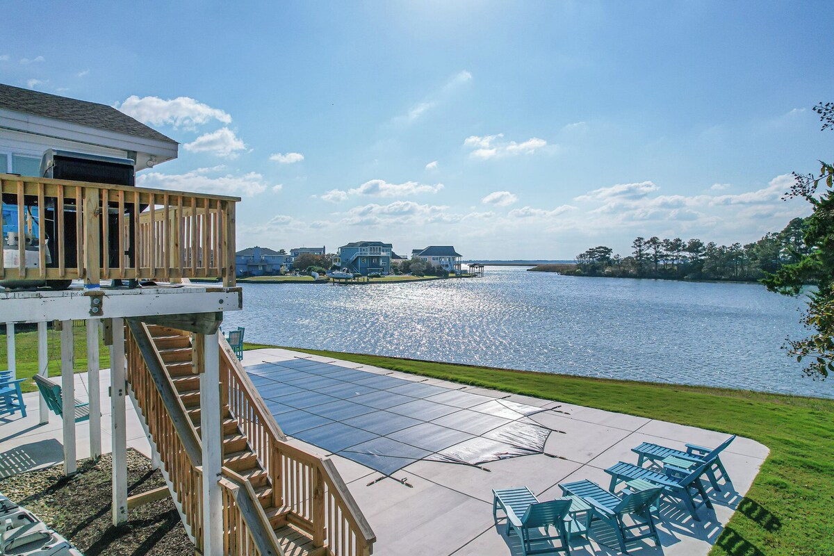 Stunning Bayfront Home, Pool, 5 Bed/3 Ba, Pets ok & Golf Cart
