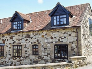 Exterior - 1 bedroom accommodation in Brighstone (Brighstone)