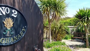 A wooden gate with a sign reading "NO 2 GRANARY." - 1 bedroom accommodation in Brighstone (Brighstone)