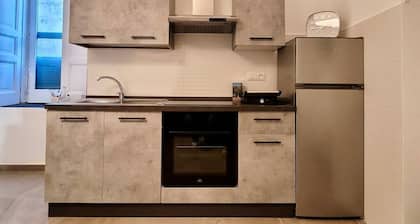 Donna Rebecca, apartment in fine building with garden