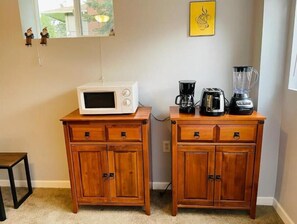 Interior - Spacious, stocked 1 BR Suite with Yard in Edmonds! (Edmonds)