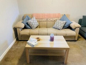 Smart TV - Spacious, stocked 1 BR Suite with Yard in Edmonds! (Edmonds)