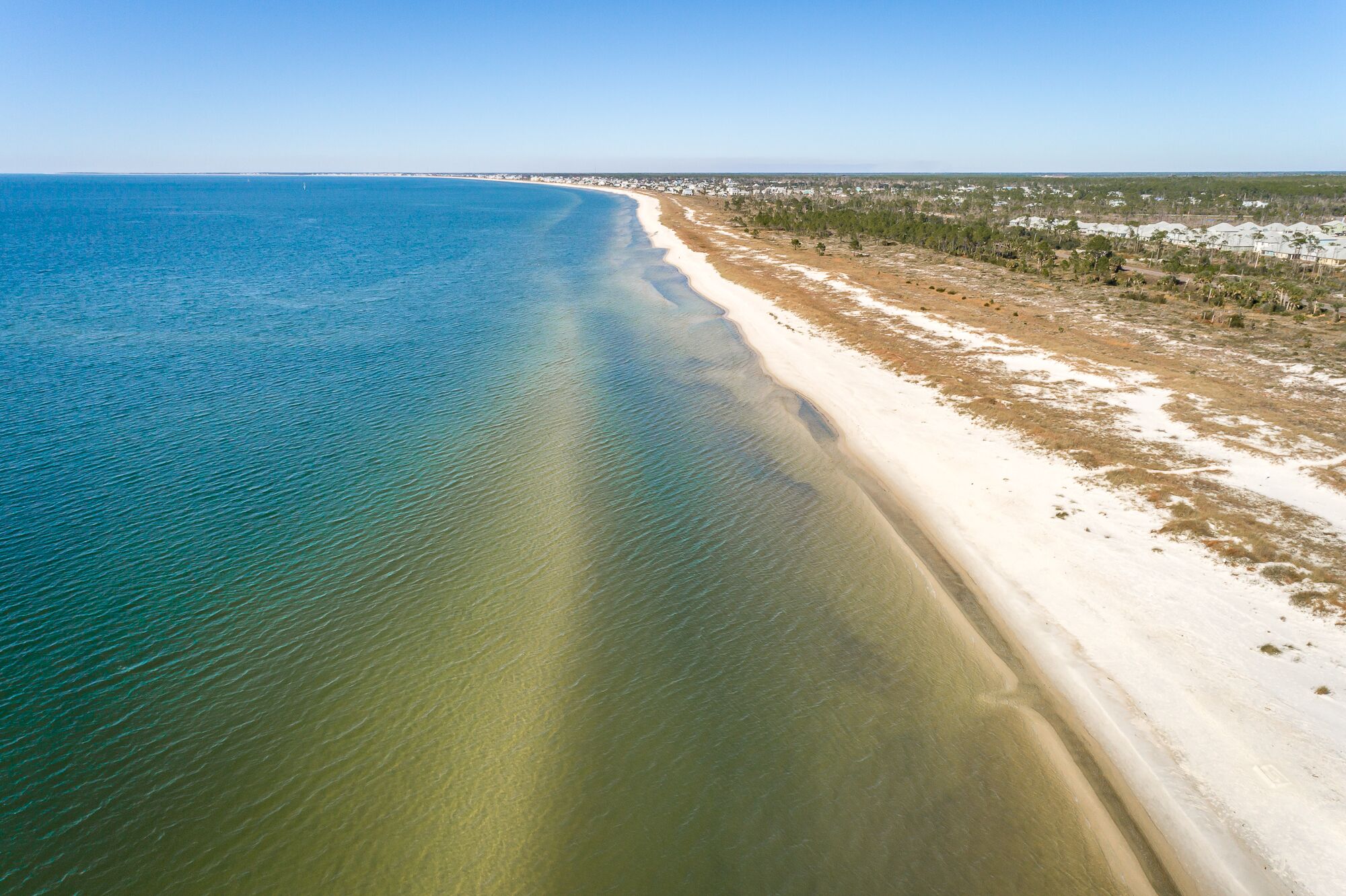 靠近海滩、沙滩椅、沙滩毛巾
